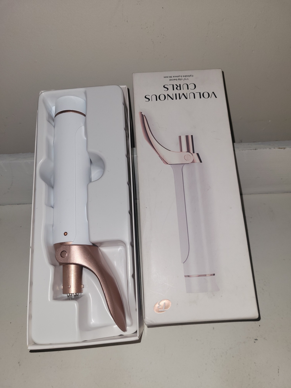 T3 White and Rose Gold Styling Tool - Sleek Ceramic Barrel
